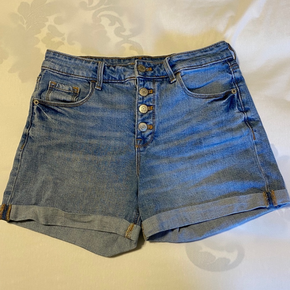 Old Navy Light/Medium Wash Button Down Jean Shorts
